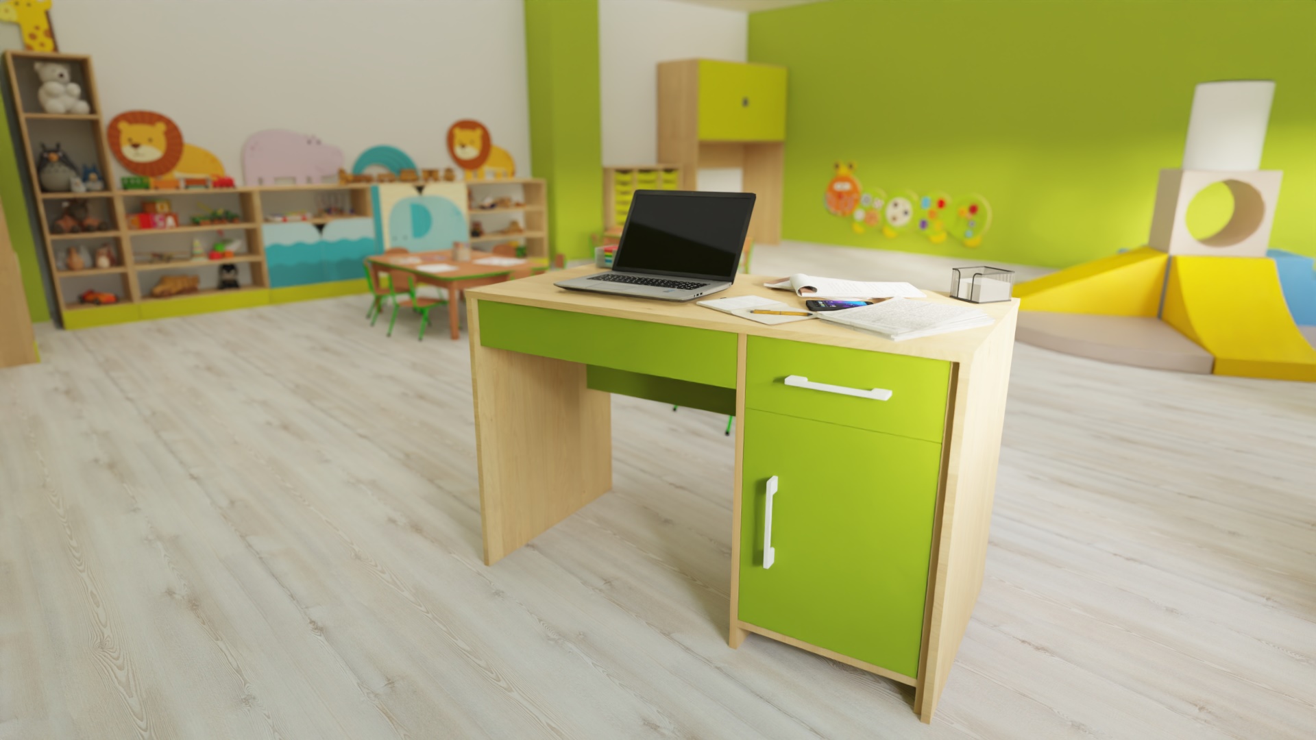 Biurko opiekunki na tle sali zabaw